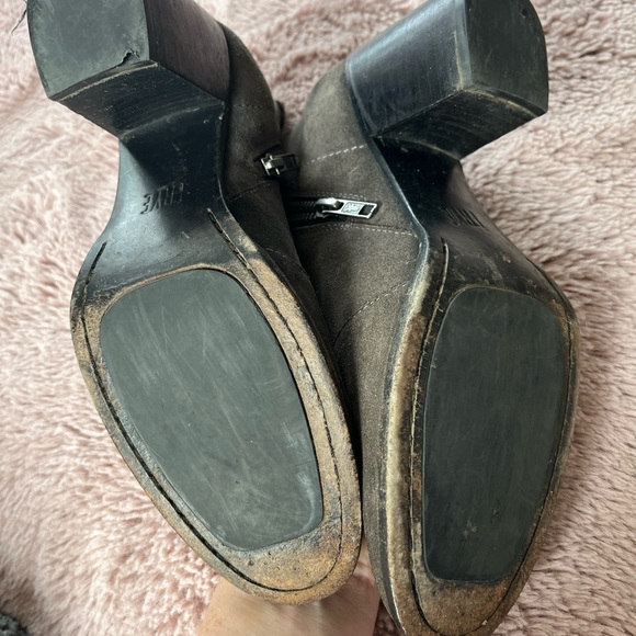 Frye Nora Whipstitch ankle boots (8B) - Picture 3 of 4